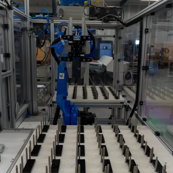 Robotcel voor onbemande productie bij Microtherm