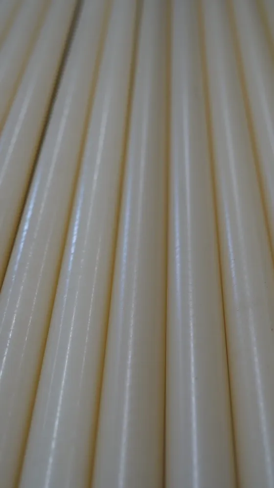 Kunststof halffabricaten in het magazijn van Microtherm